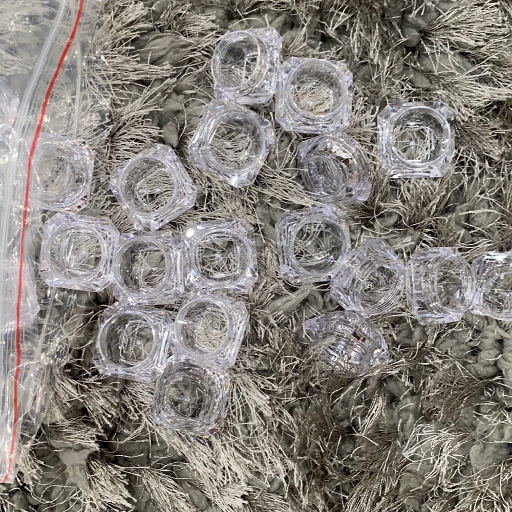 100 pcs cosmetic containers